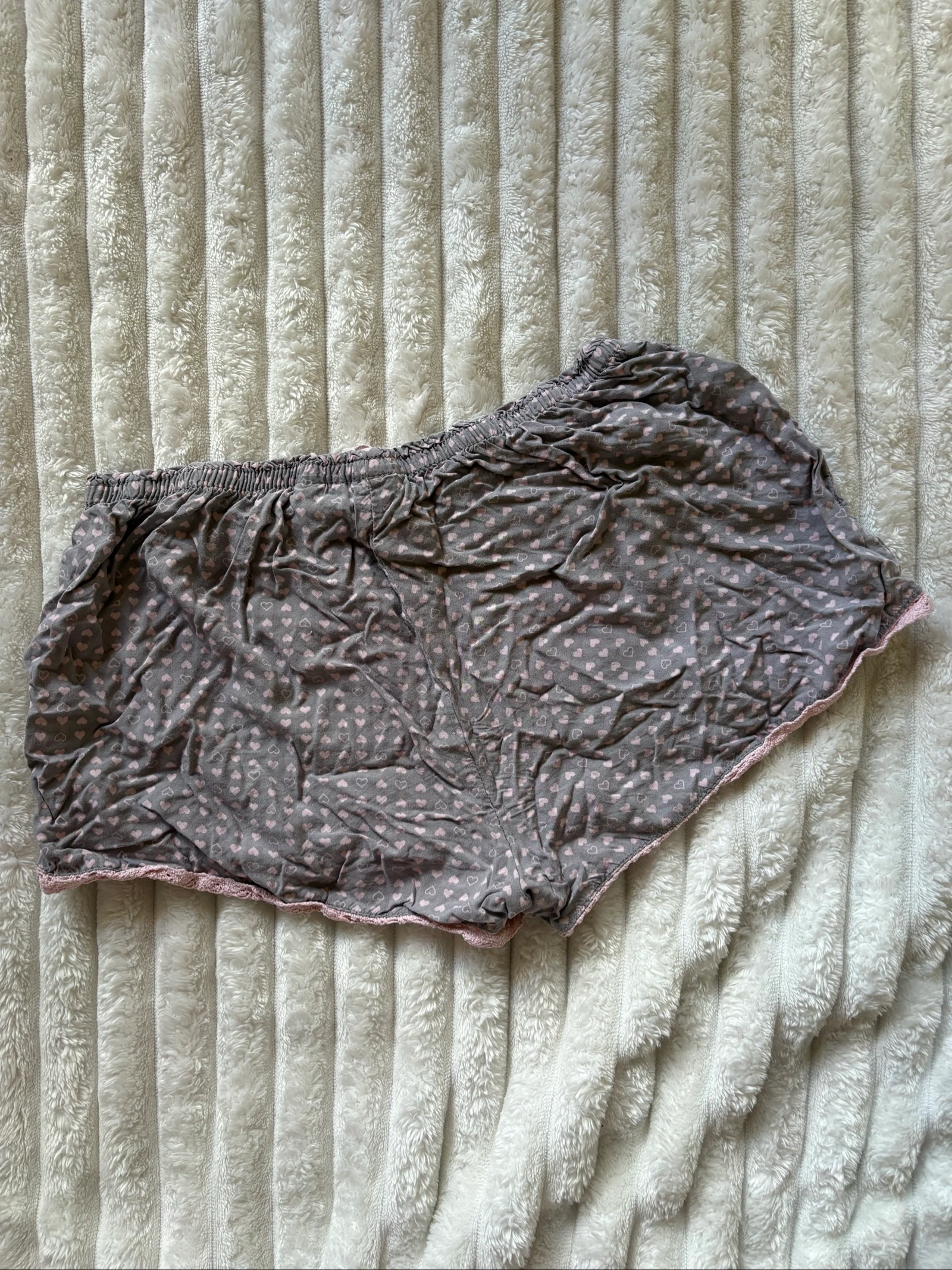 Pequeños pantalones cortos de pijama con motivo de corazón – photo 5